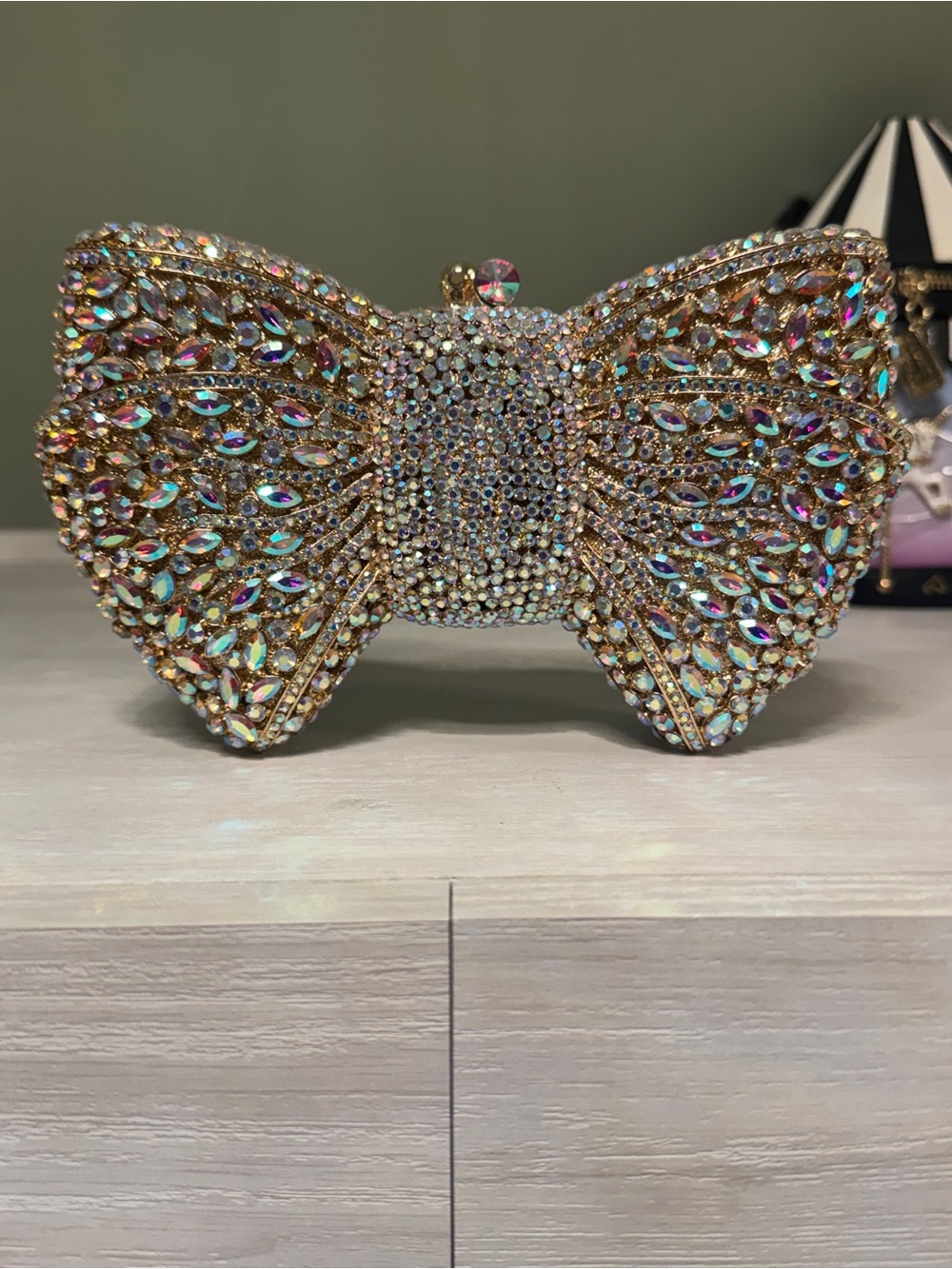 Verano Hill Crystal Bow Evening Clutch in Iridescent Gold